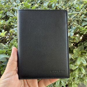 NEW Authentic Black COACH Pebbled Leather Passport Case Travel Wallet F93604